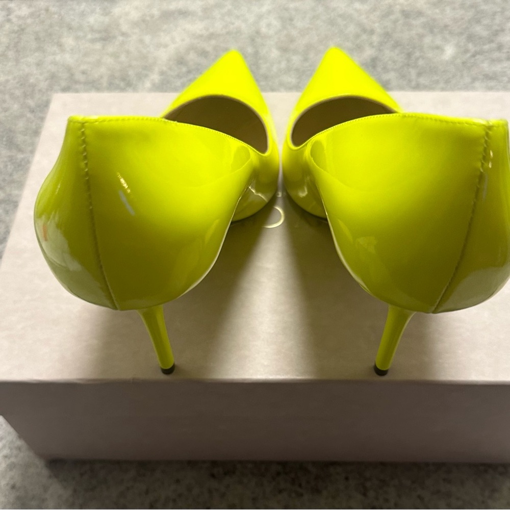 Jimmy Choo Neon Citron Patent Leather Agnes OPAF Pointed Toe Pumps size 40.5 - Picture 3 of 12